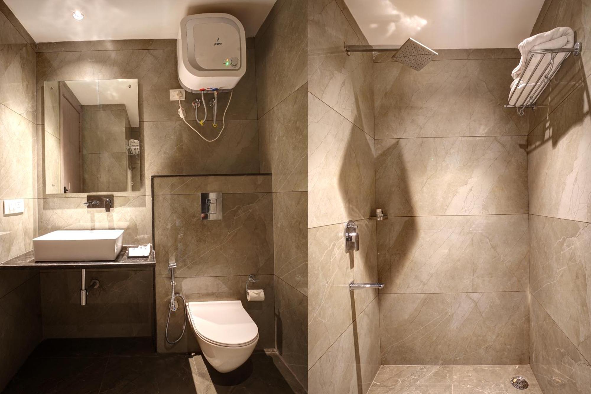 Hotel Iva Premium Delhi Airport With Airport Drop Nueva Delhi Exterior foto